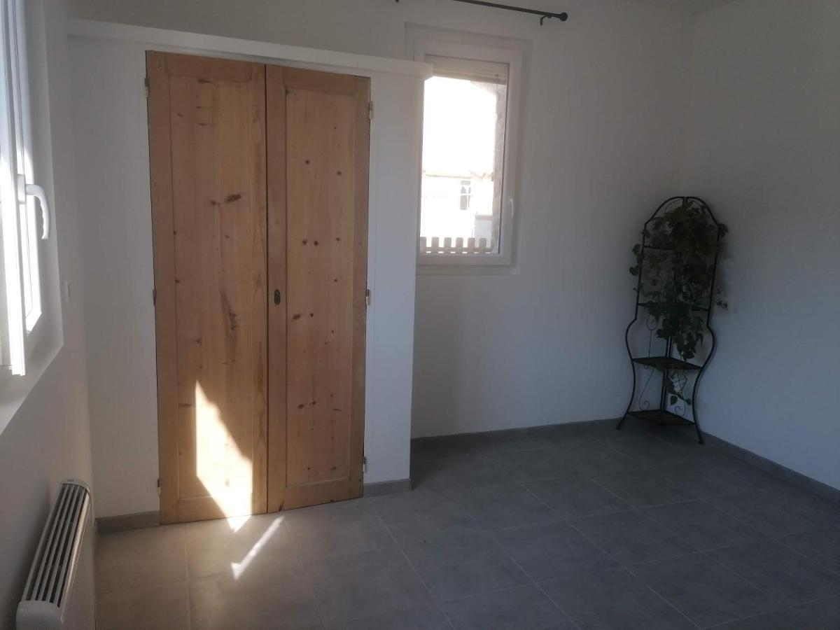Appartement Dans Partie De Mas En Camargue Арл Екстериор снимка